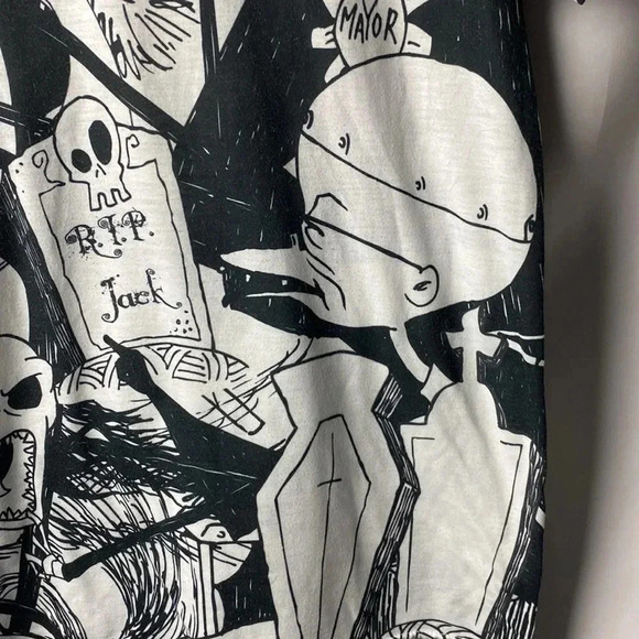 DISNEY MENS SIZE MEDIUM NIGHTMARE BEFORE CHRISTMAS BLACK AND WHITE T SHIRT - Picture 5 of 11
